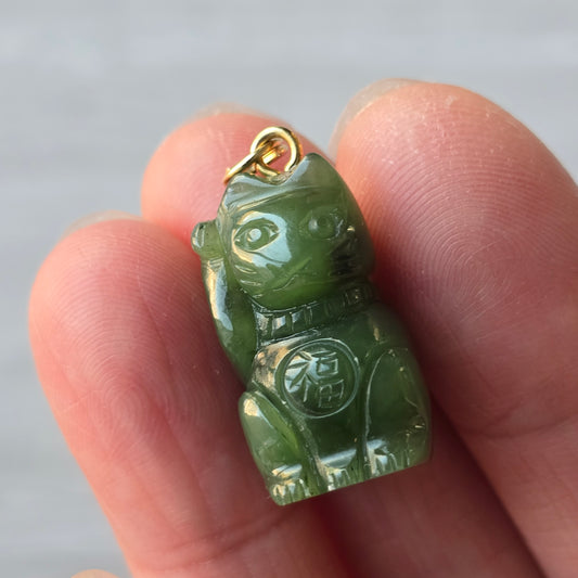 Lucky Jade Maneki-Neko Pendant – Carved Green Cat Necklace Charm for Prosperity, Good Fortune & Protection Jewelry