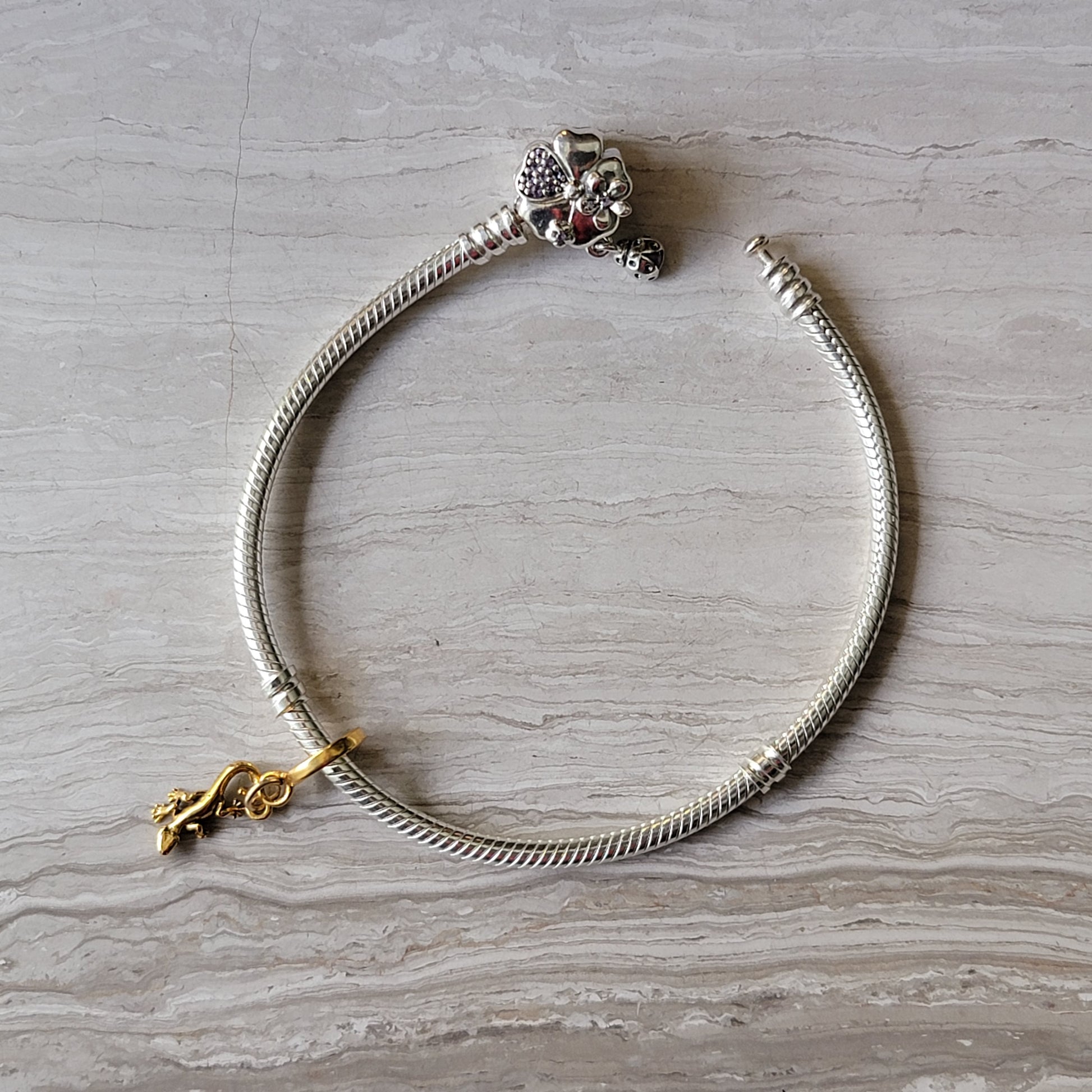 Gold gecko lizard bracelet charm