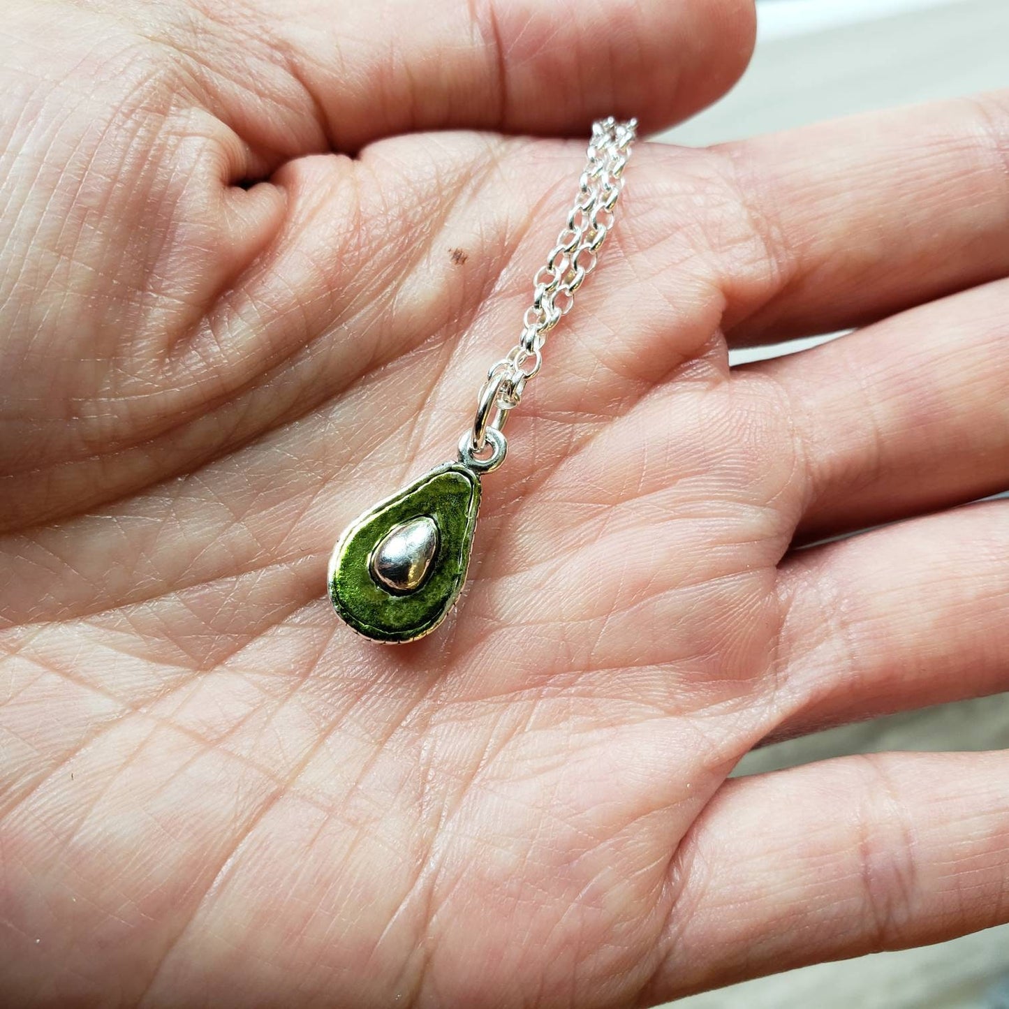 Colgante de encanto de aguacate de plata, encantos de pulsera, encantos de frutas encantos de plata de ley, regalo de cumpleaños, regalo de novia