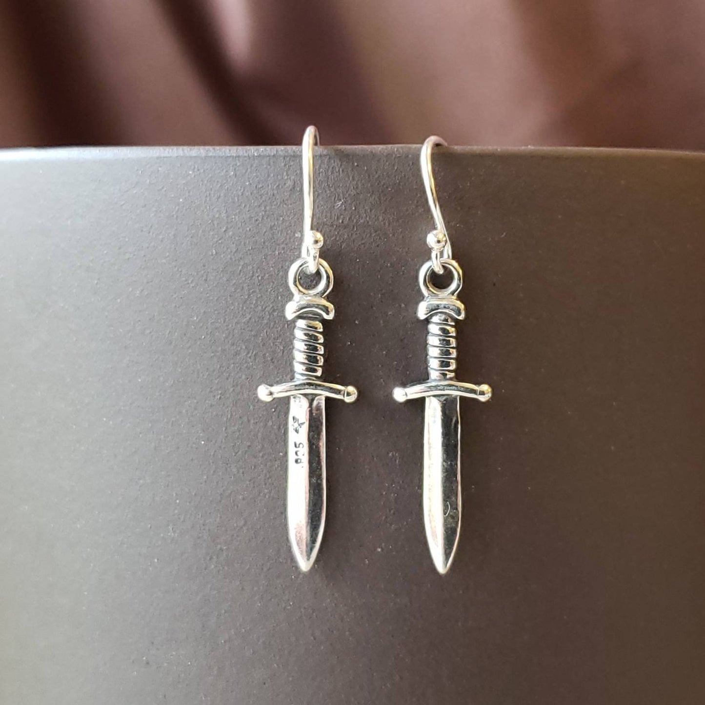 Pendientes colgantes de cuchillo, pendientes de espada de plata de ley, pendientes de daga, joyería gótica, pendientes atrevidos, regalo de novia